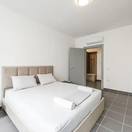 Talea Comfort 1 By Pikhost דירה Lezhë